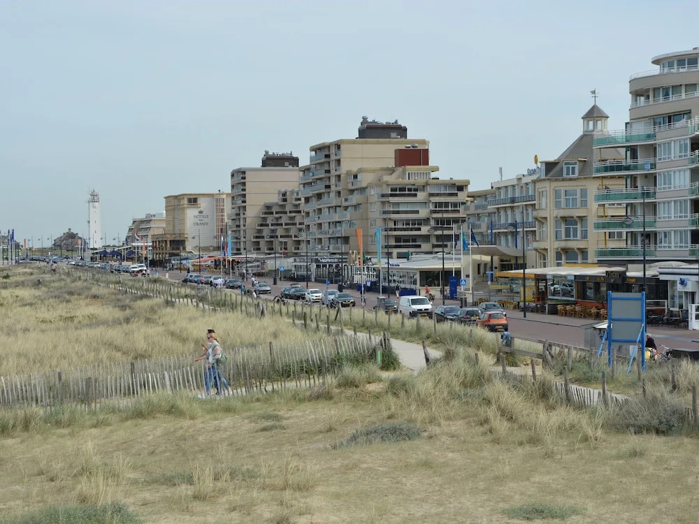 Lovely apartment with sea views on the boulevard of Noordwijk