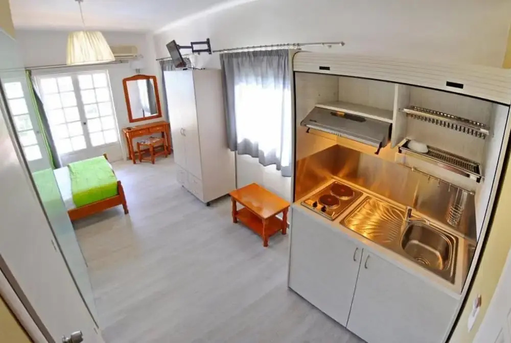 Vliho Bay Suites & Apartments