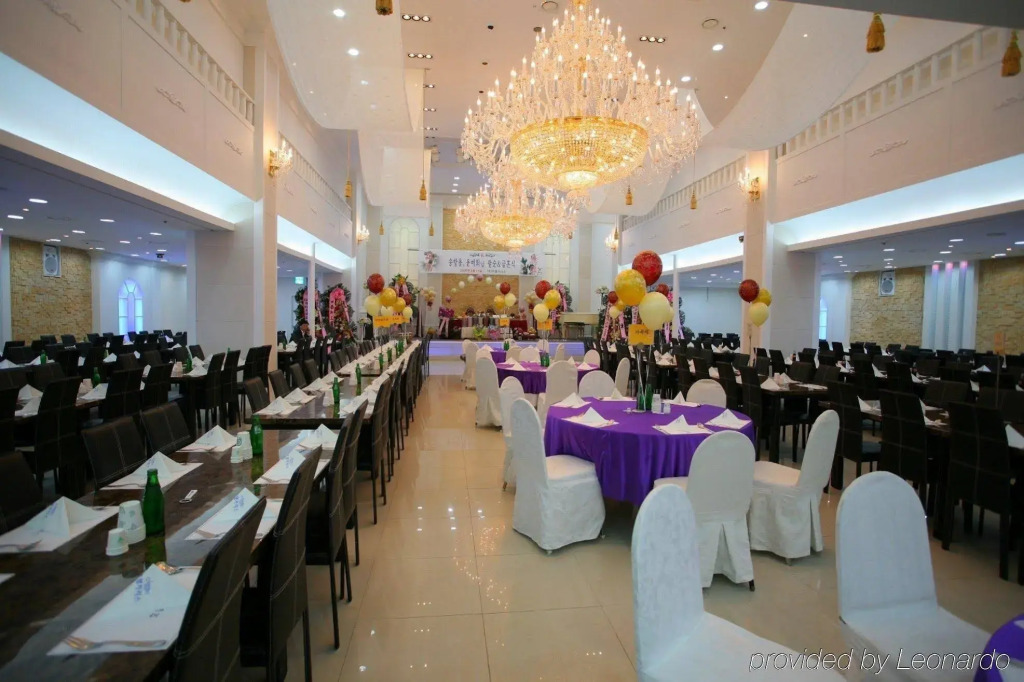 Charis Hotel