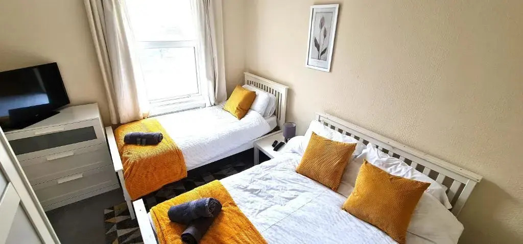 Ruby Retreat - Entire House - WiFi - 4 Bed - Garden - Maidstone Town