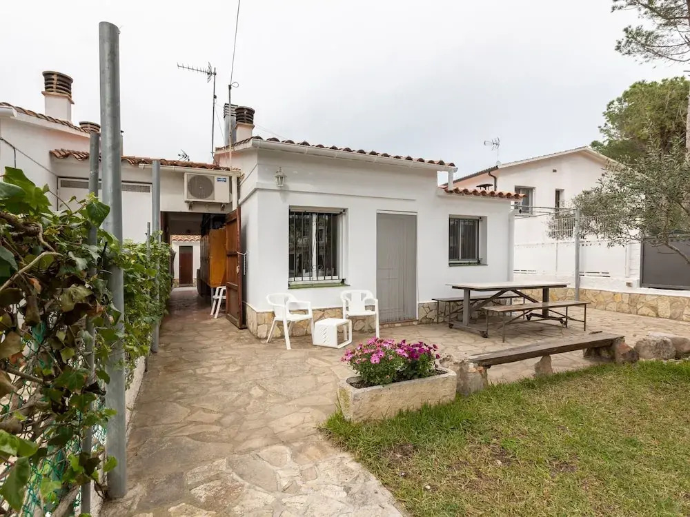 Comfy Holiday Home in L'escala With Garden
