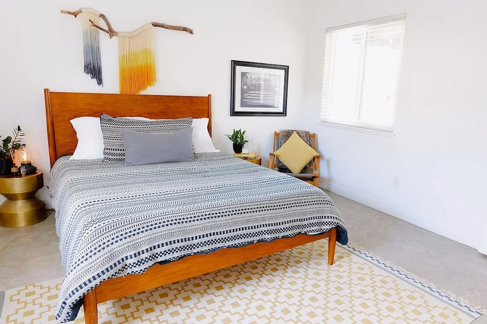 Live Centered with Hot Tub, Fire Pit In Joshua Tree home