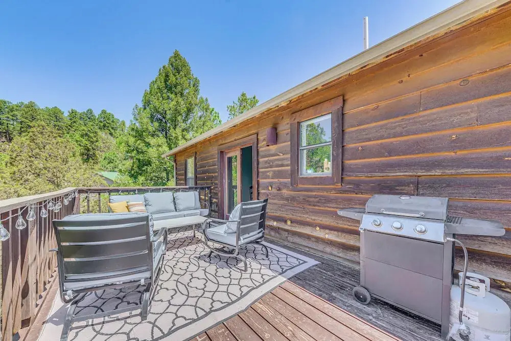 < 2 Mi to Midtown Ruidoso: Forest-view Sanctuary!