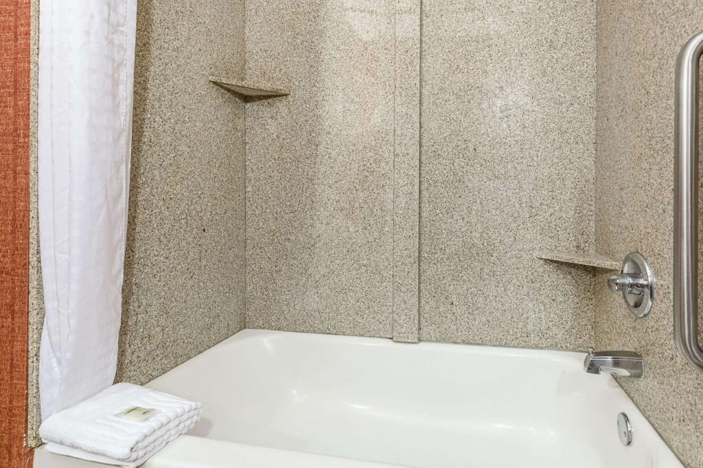 Comfort Suites Leesville near Fort Johnson