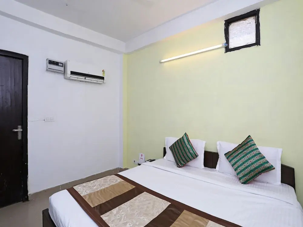 OYO 11392 The Hotel Grand Hospitality