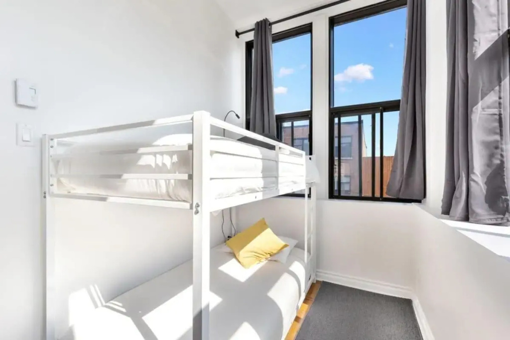 M11 The Simpsons Suite 3BR in The Heart of MTL