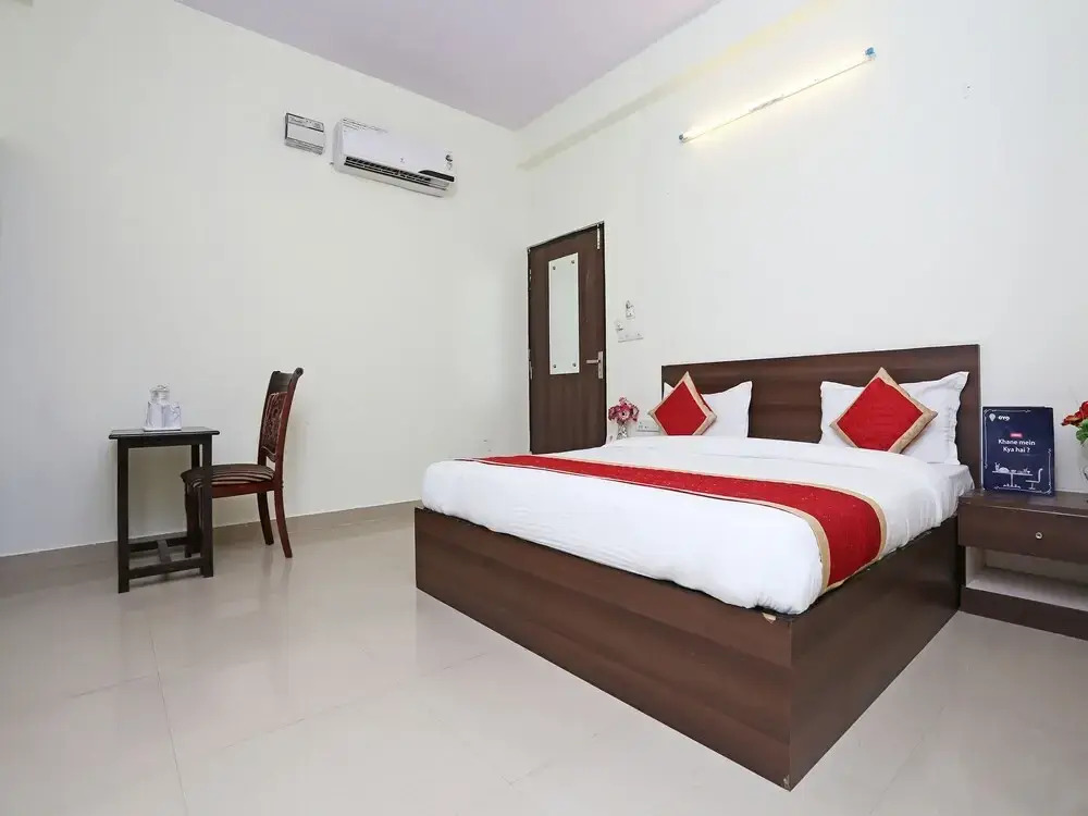 OYO 9649 Hotel Vijay Palace