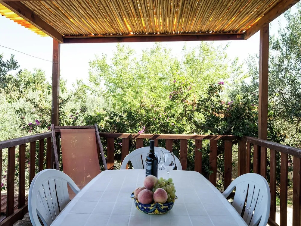 Sun-drenched Estate Close to Sciacca Near the Beach
