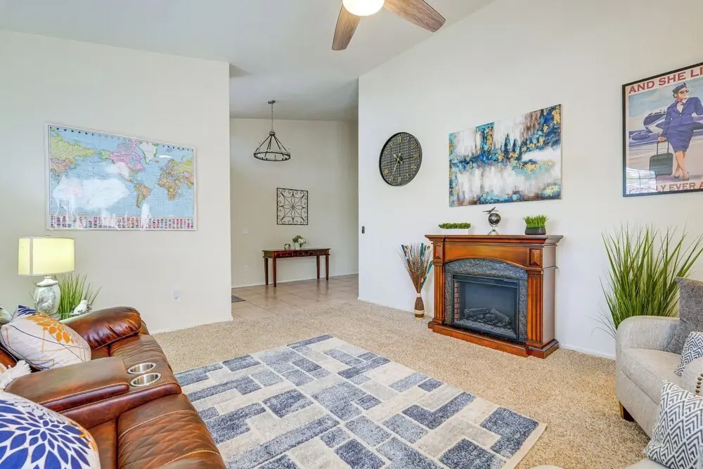 Relax Poolside in Mesa: Family Home 12 Mi to Dtwn
