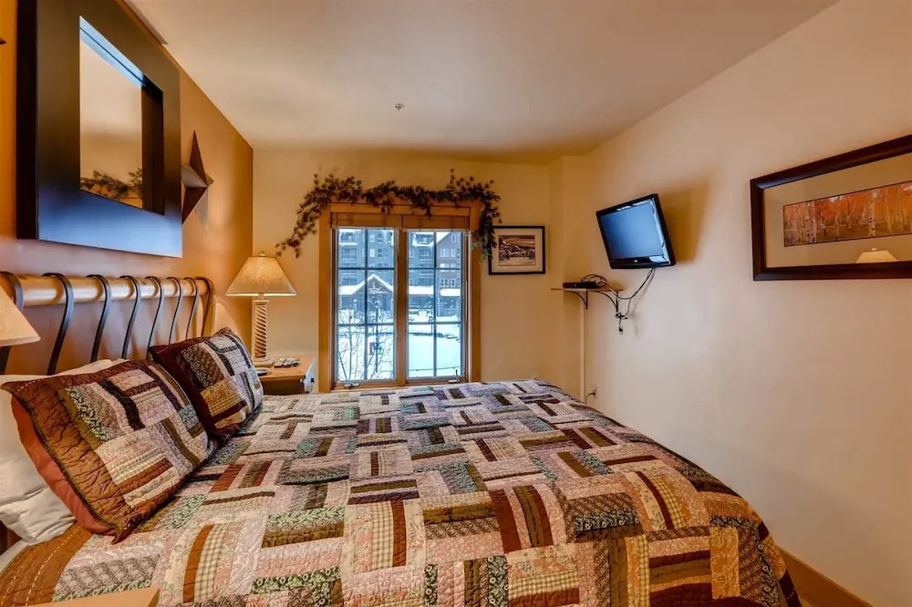 2 Bedroom Colorado Vacation Rental In River Run Village With Pool And Hot Tub Access