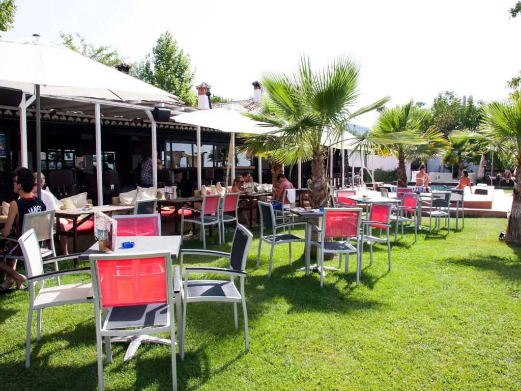 Fuente del Lobo Glamping & Bungalows