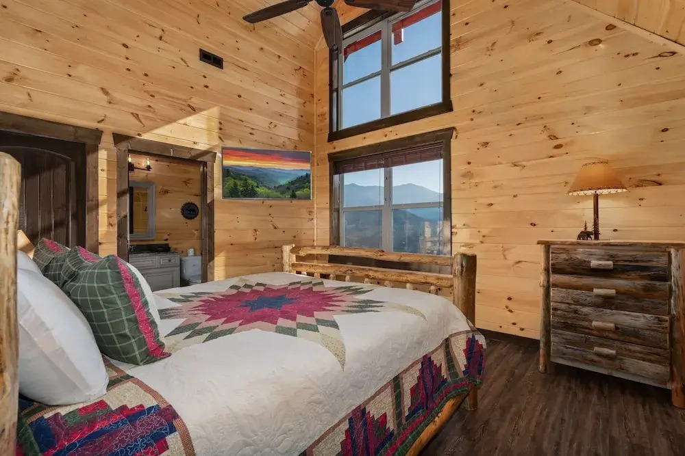 Greystone Retreat 13 Bedrooms 13.5 Bathrooms Cabin