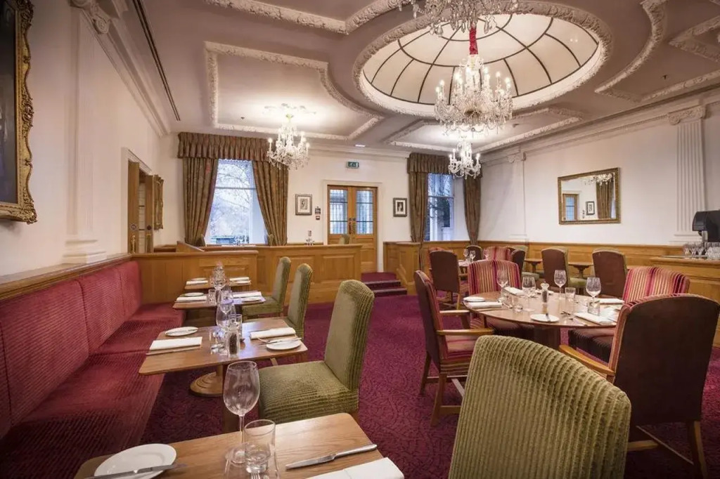 Thistle Hyde Park Hotel