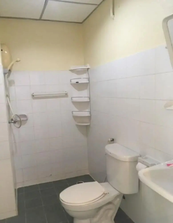 Lakeview Apartment