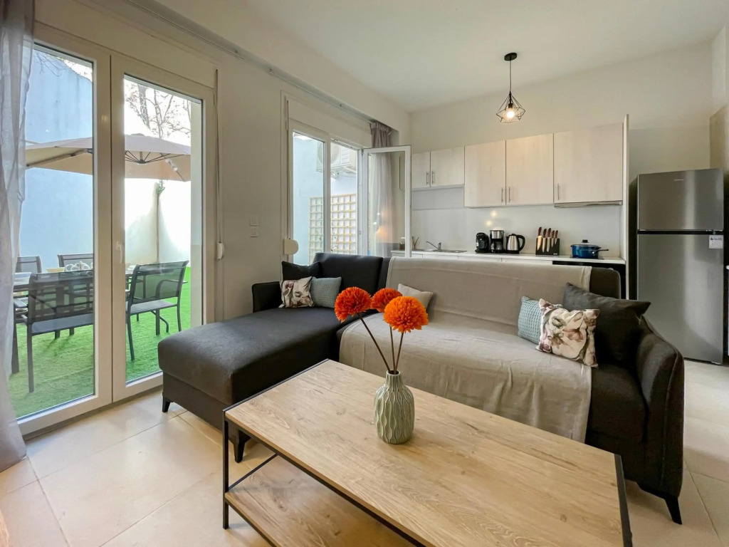 SOHO Modern 55sqm Studio with Secret Garden
