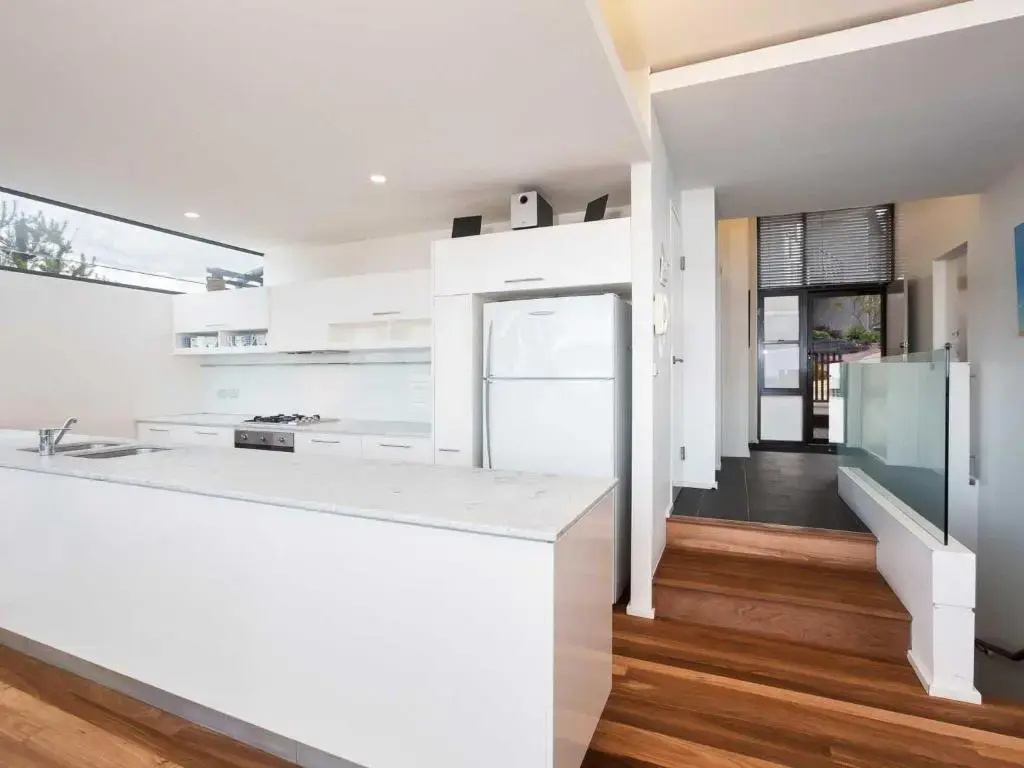 Beach House 7, Air Conditioned, Wi-Fi, Foxtel, Linen, Communal Pool and Spa