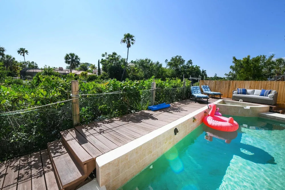 Canal-front Sleeps 10 Pool Spa Private Dock