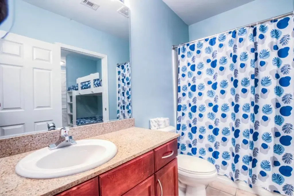 Large 3 Bd Penthouse 2034 In Laketown, Great Views and Amenities