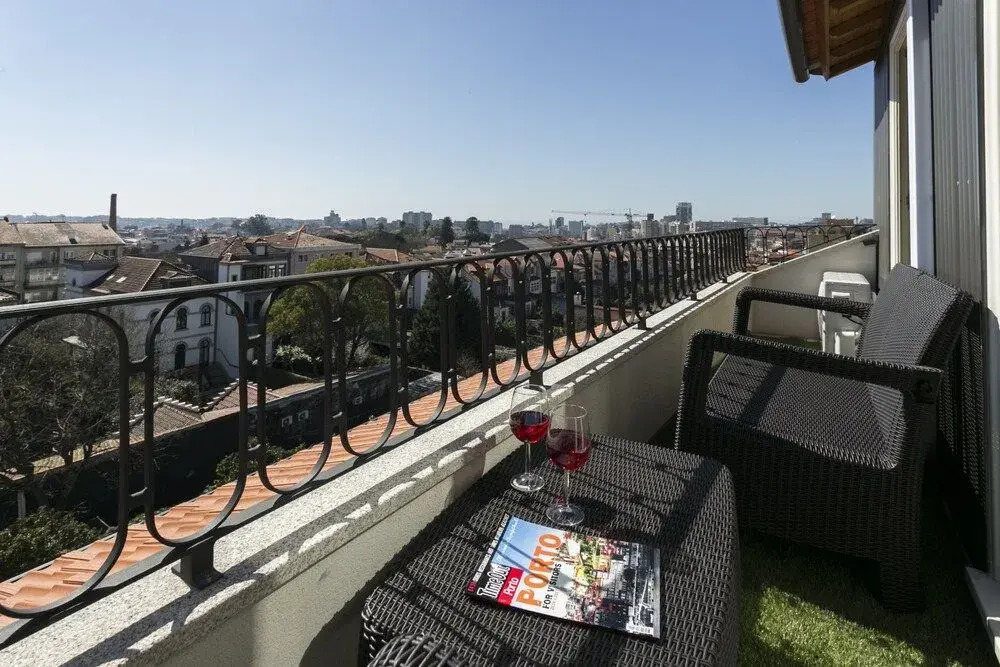 Charming Mezzanine Rooftop View