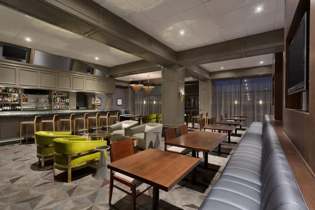 Hilton Suites Chicago/Oakbrook Terrace