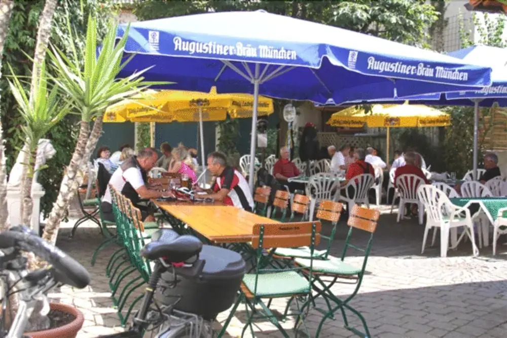 Gasthof und Hotel zum Hirsch