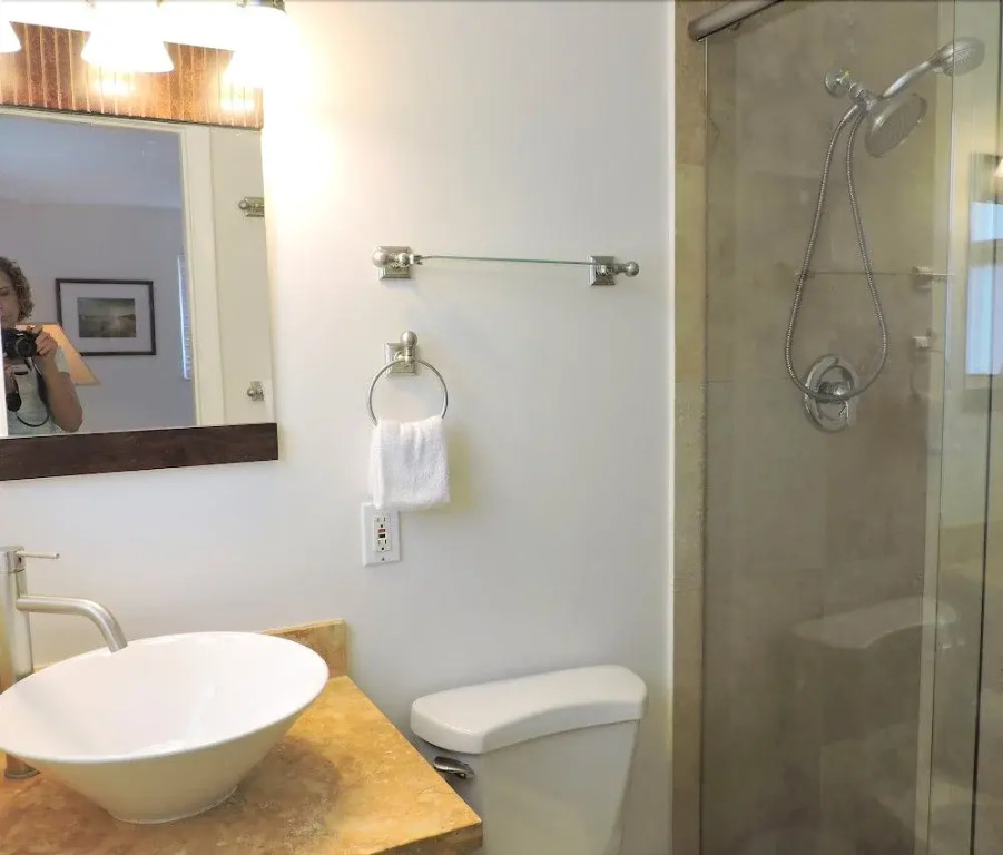 Malibu House 4/3 FOR 10, Close to Beaches, Pool
