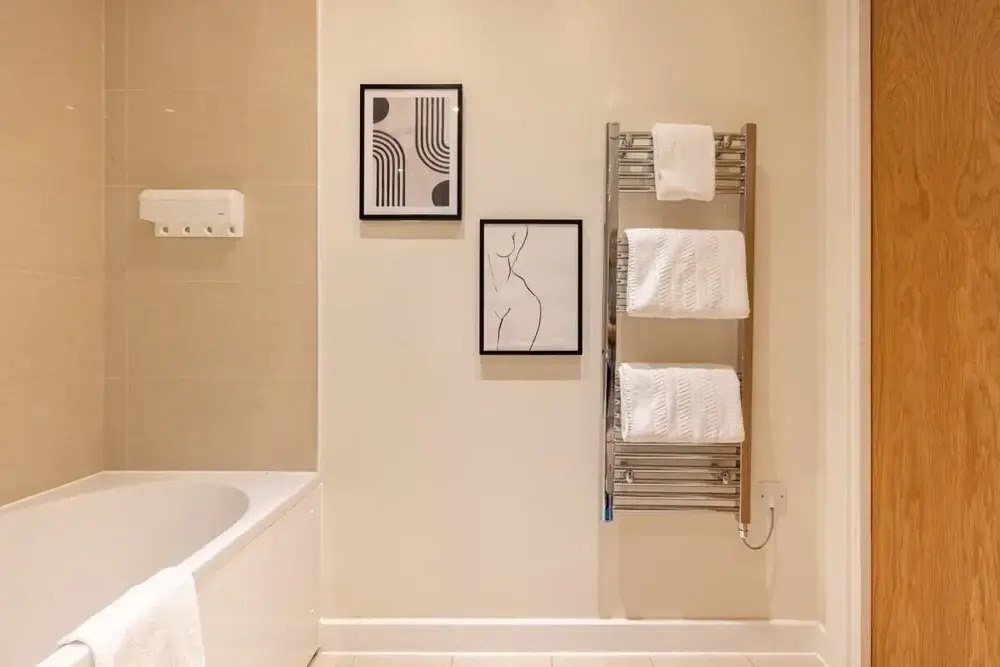 The Limehouse Classic - Endearing 2BDR Flat with Balcony