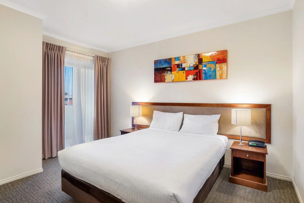 MainStay Suites Kew