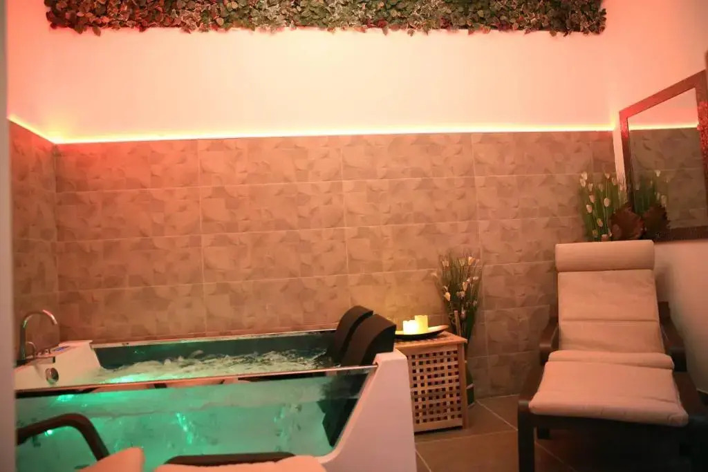 Villa mit Whirlpool für 32 Per