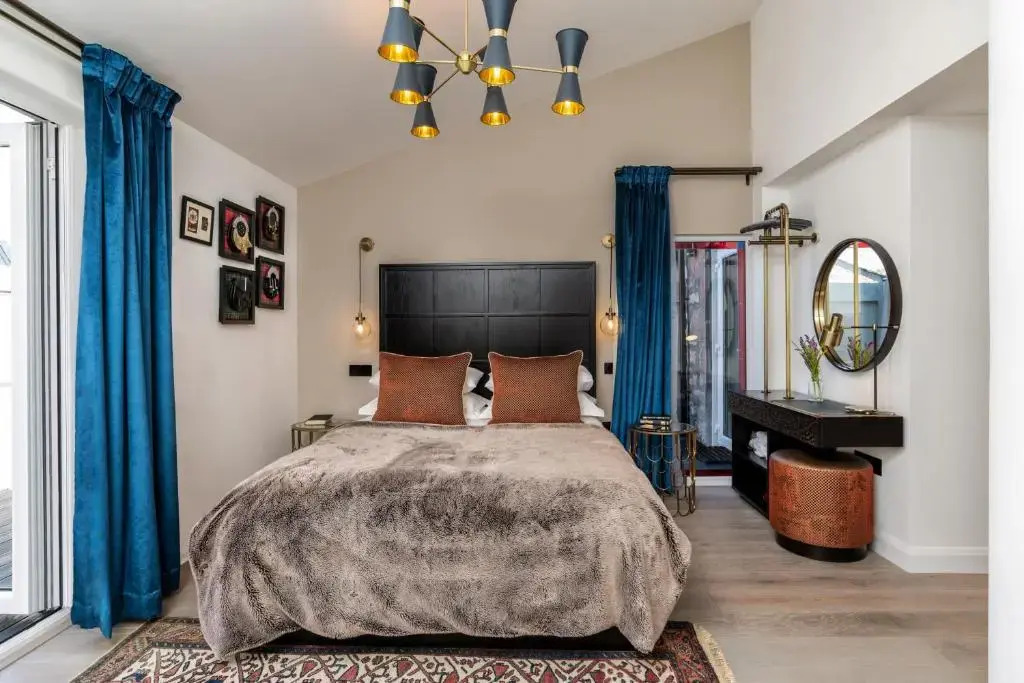 Relax in Super Size Copper Tub - 2 bedroom villa