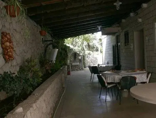 Apartments and Rooms Villa Mir