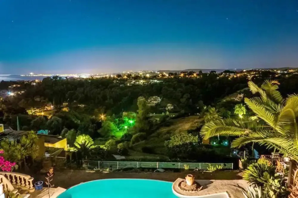 Studio in Cagnes-sur-mer, With Wonderful sea View, Pool Access, Enclos