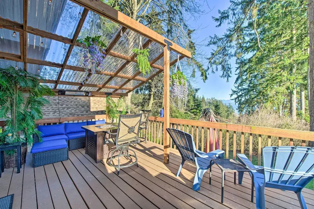 Unique Camano Cabin w/ Mountain + Water Views