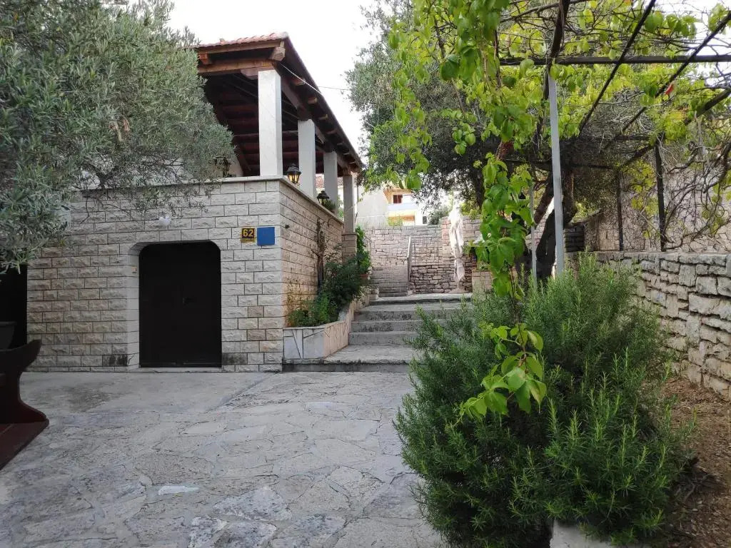 Apartments Vrsalovic