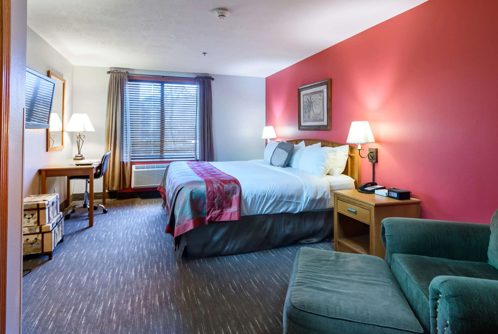 Ramada by Wyndham Sioux Falls Airport - Waterpark Resort & Event Center