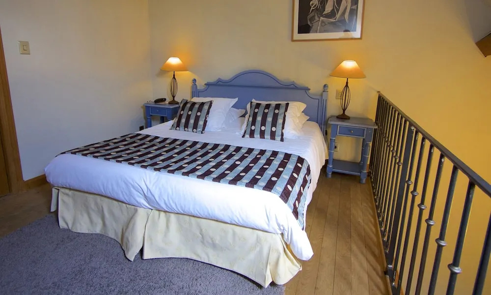 Hostellerie de la Tour dAuxois