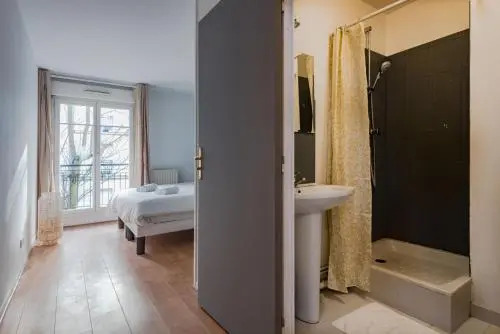 Standing apartment in Disneyland BMYGUEST