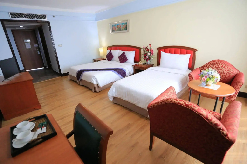 Karnmanee Palace Hotel