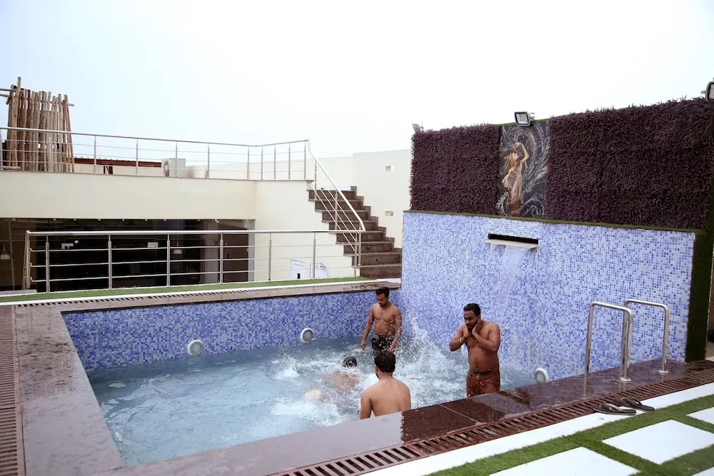 Sallow Royal Suites by Dew Drop