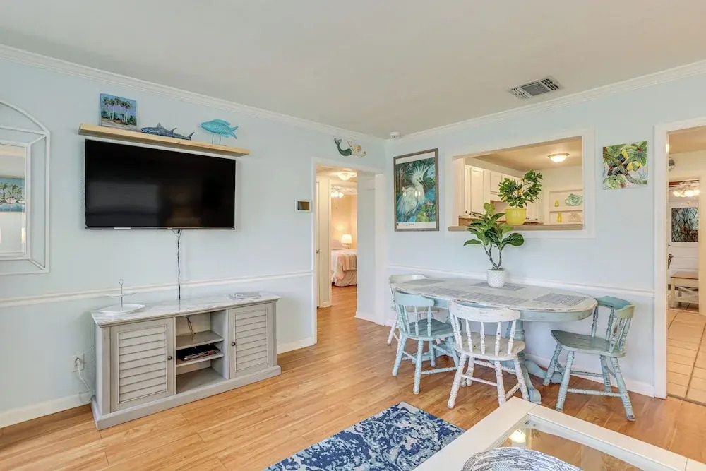 Lovely St Pete Beach Cottage, Walk to Beach & Town