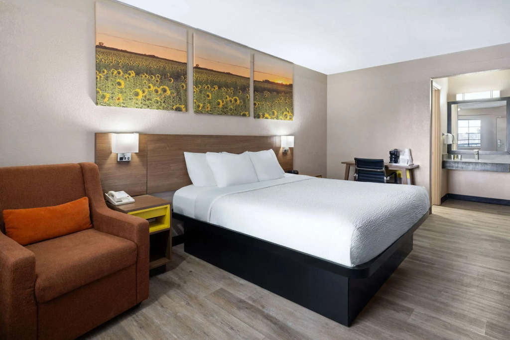 Days Inn & Suites by Wyndham Kokomo