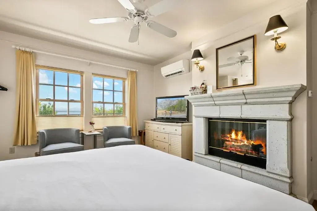 Saratoga Inn