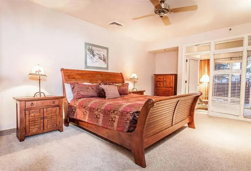 Ski Ge Loft 3 Bedroom Condo by RedAwning