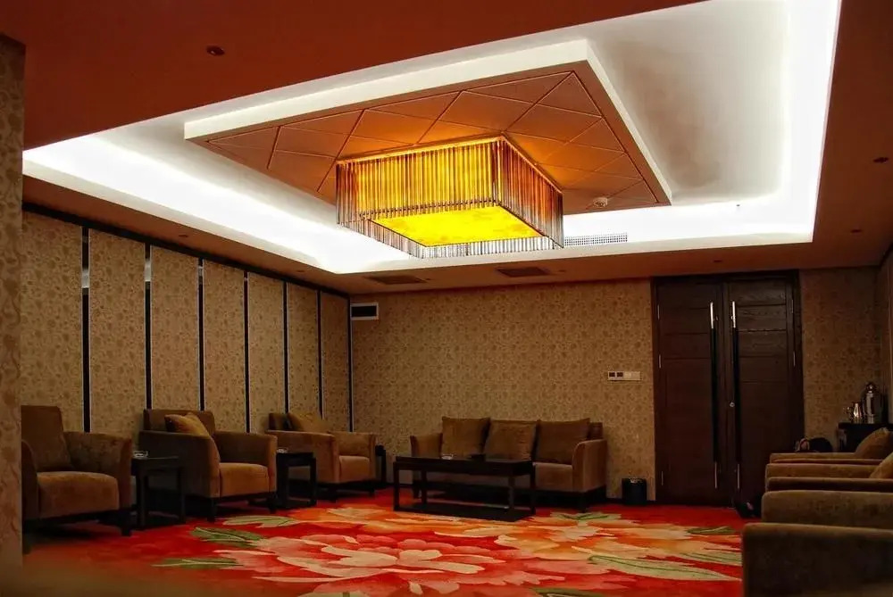 Rongcheng Celebrity Hotel High Speed Rail Station Shop