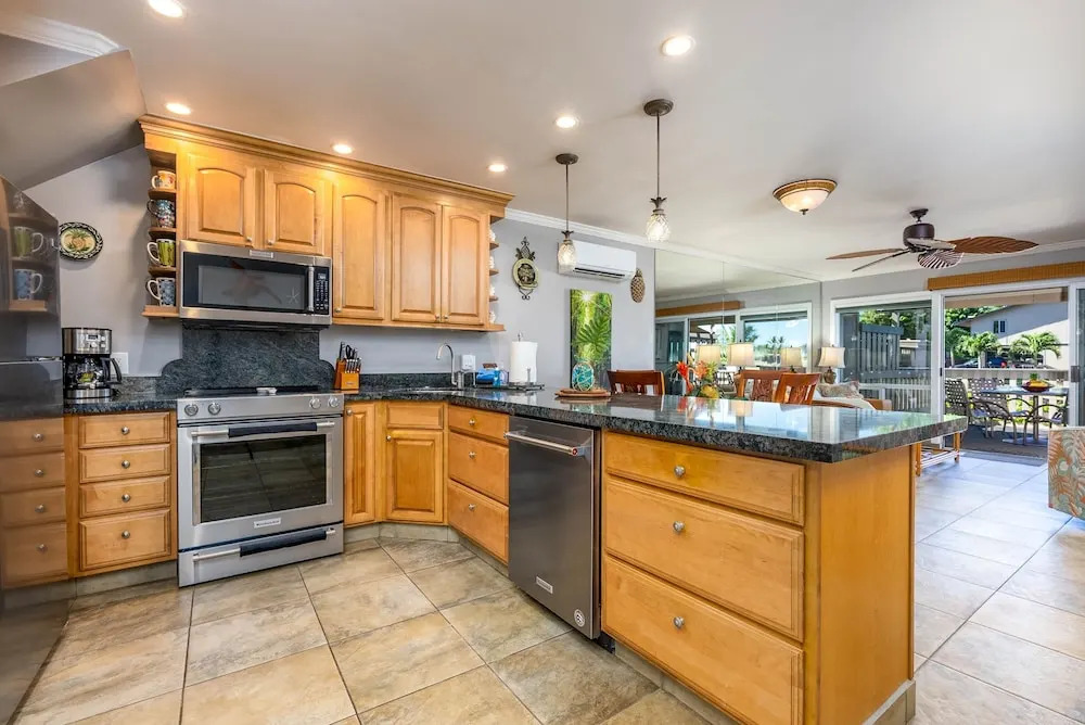 Kahana Sunset C7 2 Bedroom Condo by RedAwning