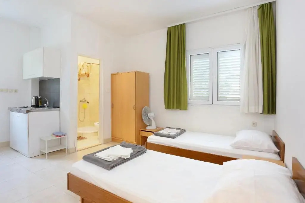 Apartments with WiFi Dugi Rat, Omis - 18917