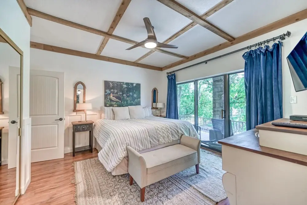 New! Luxurious Riverfront Condo Just 1 Blk to Schlitterbahn!