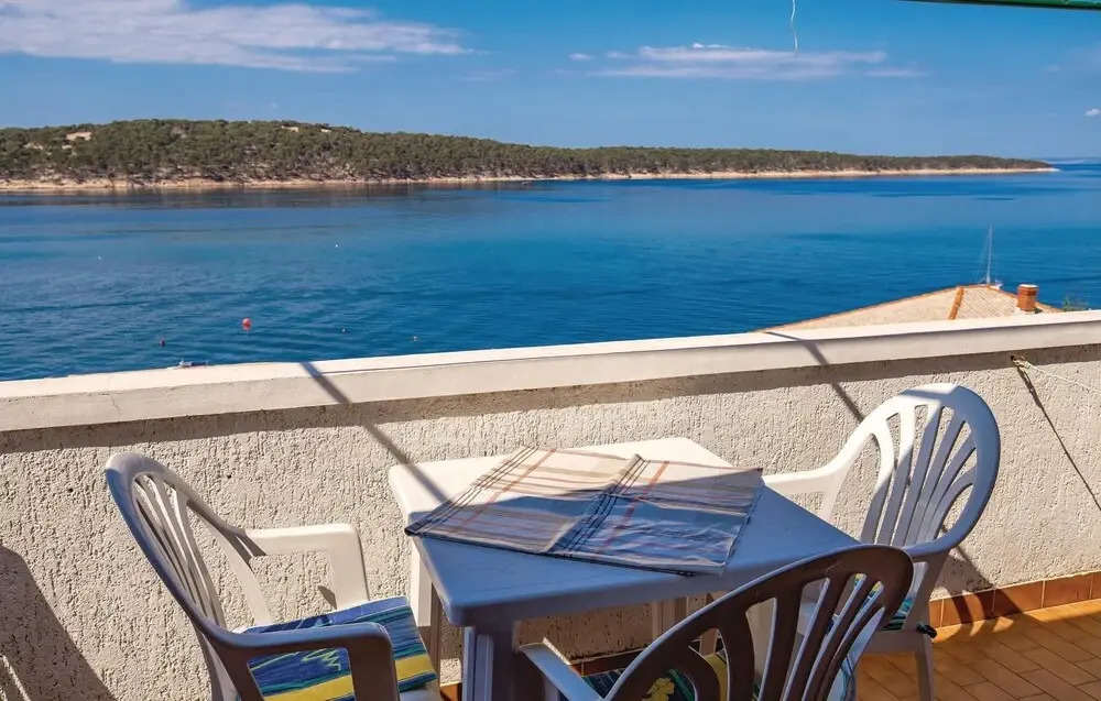 Awesome Home in Barbat-rab With Wifi and 3 Bedrooms