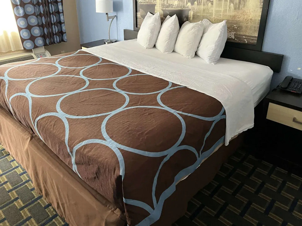 Downtown Inn & Studio Suites