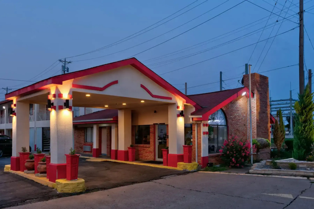 Super 8 By Wyndham Vernon
